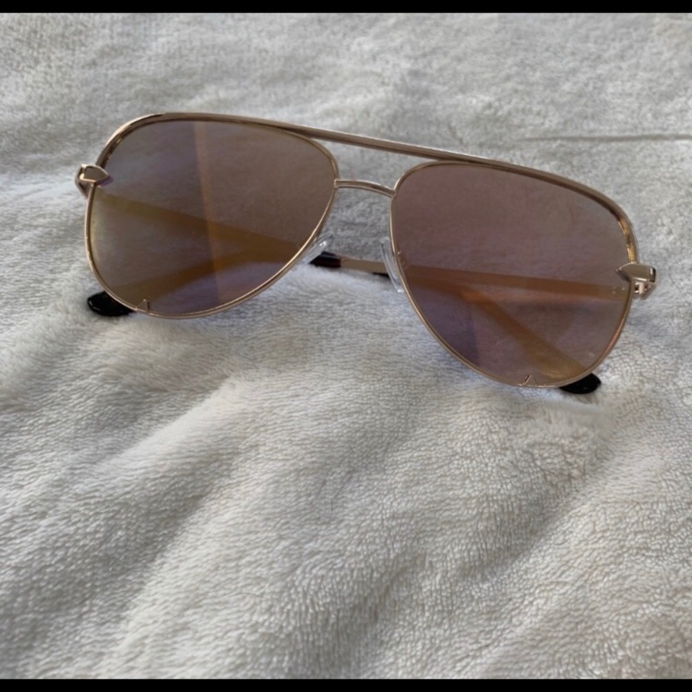 QUAY x DESI PERKINS SUNGLASSES